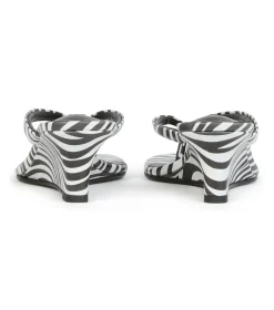 Edgy Zebra